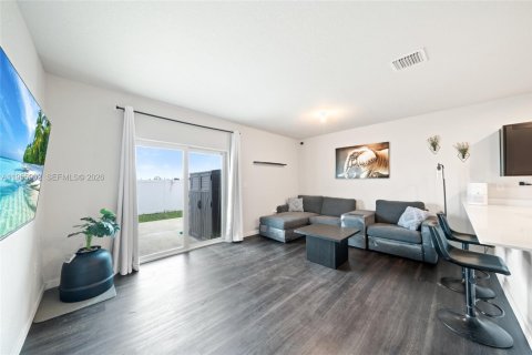 Townhouse in Florida City, Florida 3 bedrooms, 128.21 sq.m. № 2009855 - photo 3