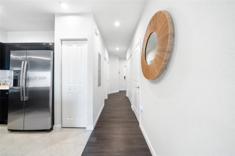 Townhouse in Florida City, Florida 3 bedrooms, 128.21 sq.m. № 2009855 - photo 7