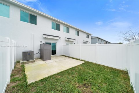 Townhouse in Florida City, Florida 3 bedrooms, 128.21 sq.m. № 2009855 - photo 21