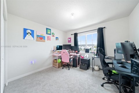 Townhouse in Florida City, Florida 3 bedrooms, 128.21 sq.m. № 2009855 - photo 15