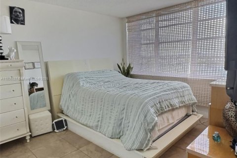 Condo in Hallandale Beach, Florida, 2 bedrooms  № 1878661 - photo 8