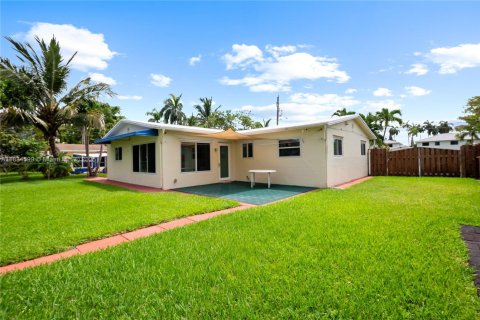 House in Dania Beach, Florida 3 bedrooms, 124.58 sq.m. № 1818031 - photo 5