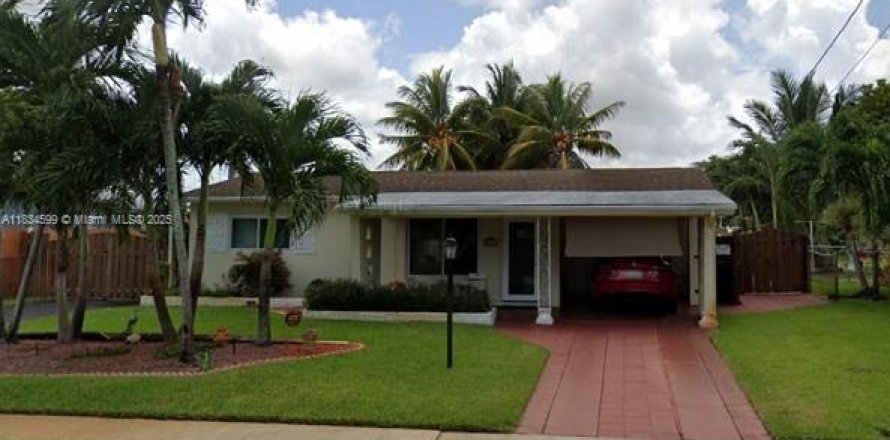 House in Dania Beach, Florida 3 bedrooms, 124.58 sq.m. № 1818031