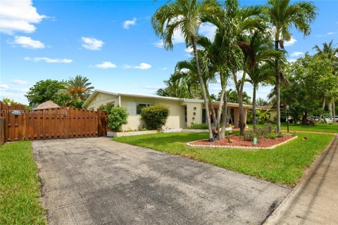 House in Dania Beach, Florida 3 bedrooms, 124.58 sq.m. № 1818031 - photo 4