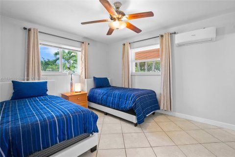 House in Dania Beach, Florida 3 bedrooms, 124.58 sq.m. № 1818031 - photo 11