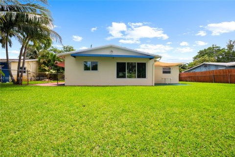 House in Dania Beach, Florida 3 bedrooms, 124.58 sq.m. № 1818031 - photo 15