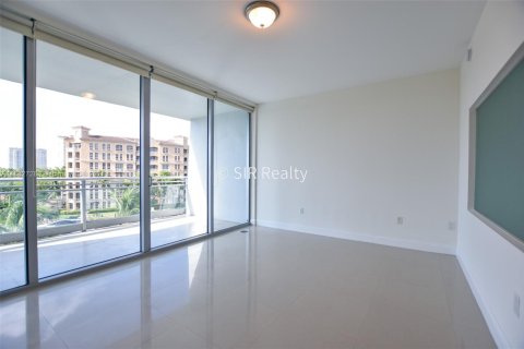 Condo in Aventura, Florida, 2 bedrooms  № 1978116 - photo 9