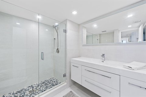 Купить кондоминиум в Ривьера-Бич, Флорида 5 комнат, 149.02м2, № 2082607 - фото 15