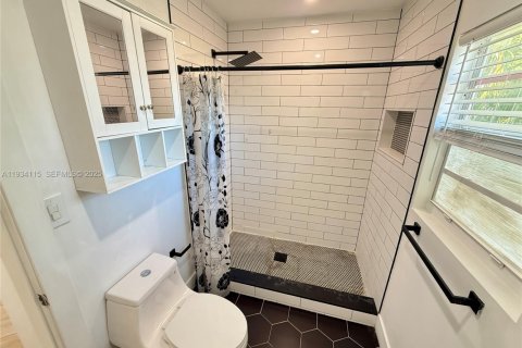 Casa en alquiler en Miami, Florida, 2 dormitorios, 74.32 m2 № 1993764 - foto 7