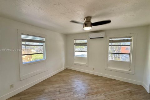 Casa en alquiler en Miami, Florida, 2 dormitorios, 74.32 m2 № 1993764 - foto 5