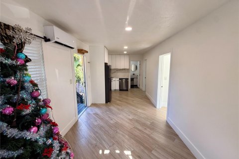 Casa en alquiler en Miami, Florida, 2 dormitorios, 74.32 m2 № 1993764 - foto 3