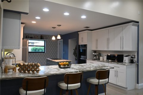 Снять в аренду виллу или дом в Веллингтон, Флорида 4 спальни, 198.81м2, № 1963479 - фото 4