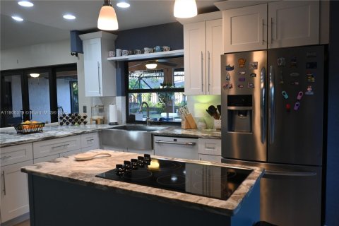 Снять в аренду виллу или дом в Веллингтон, Флорида 4 спальни, 198.81м2, № 1963479 - фото 6