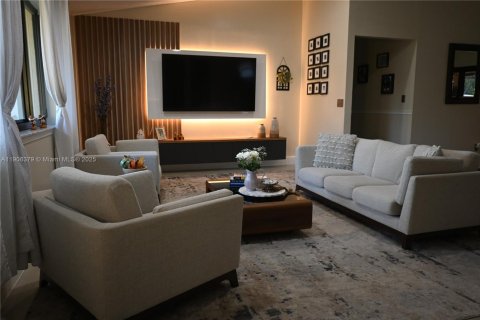 Снять в аренду виллу или дом в Веллингтон, Флорида 4 спальни, 198.81м2, № 1963479 - фото 1