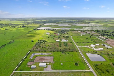 Villa ou maison à vendre à Okeechobee, Floride: 3 chambres, 214.33 m2 № 2186515 - photo 4