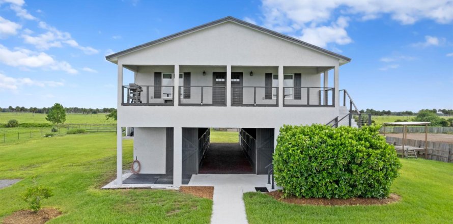 Villa ou maison à Okeechobee, Floride 3 chambres, 214.33 m2 № 2186515