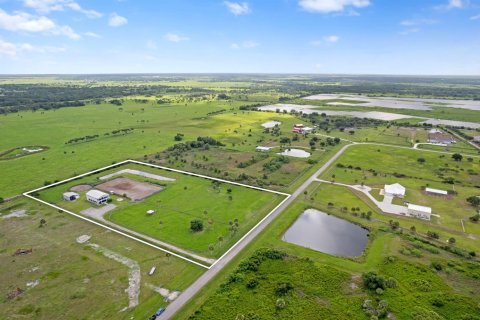 Villa ou maison à vendre à Okeechobee, Floride: 3 chambres, 214.33 m2 № 2186515 - photo 2