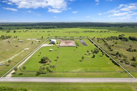 Villa ou maison à vendre à Okeechobee, Floride: 3 chambres, 214.33 m2 № 2186515 - photo 3