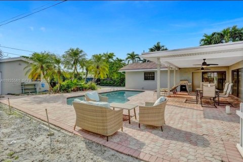 House in Hollywood, Florida 3 bedrooms, 214.98 sq.m. № 2076749 - photo 7