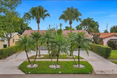 House in Hollywood, Florida 3 bedrooms, 214.98 sq.m. № 2076749