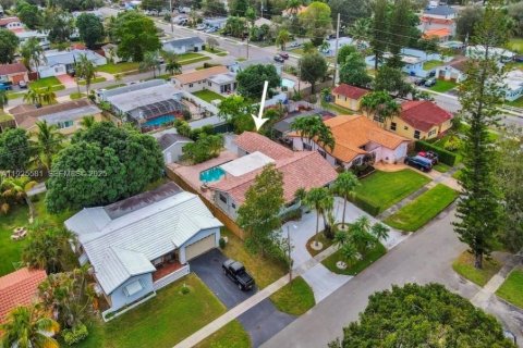 House in Hollywood, Florida 3 bedrooms, 214.98 sq.m. № 2076749 - photo 21