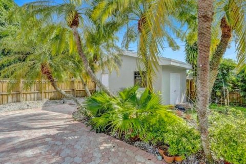 House in Hollywood, Florida 3 bedrooms, 214.98 sq.m. № 2076749 - photo 6