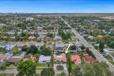 House in Hollywood, Florida 3 bedrooms, 214.98 sq.m. № 2076749 - photo 24