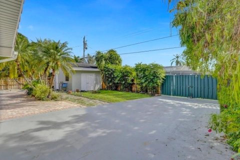 House in Hollywood, Florida 3 bedrooms, 214.98 sq.m. № 2076749 - photo 5