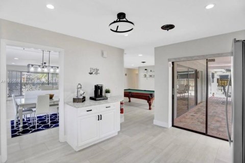 House in Hollywood, Florida 3 bedrooms, 214.98 sq.m. № 2076749 - photo 19
