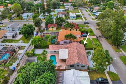 House in Hollywood, Florida 3 bedrooms, 214.98 sq.m. № 2076749 - photo 22
