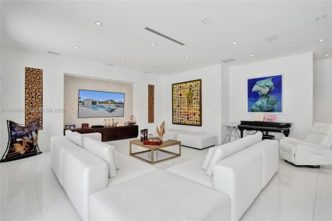 Купить виллу или дом в Майами, Флорида 6 спален, 314.94м2, № 2056046 - фото 11