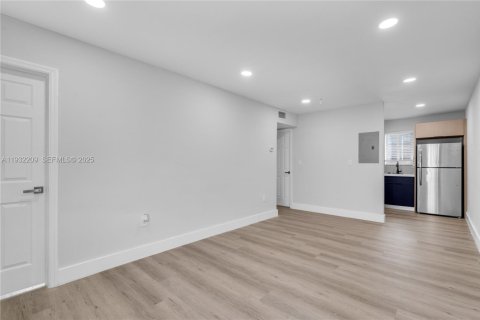 House in Miami, Florida 2 bedrooms, 65.03 sq.m. № 1990488 - photo 20