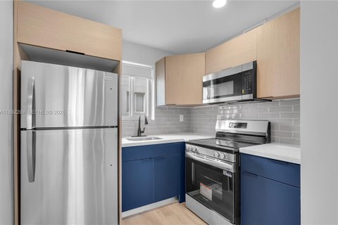 House in Miami, Florida 2 bedrooms, 65.03 sq.m. № 1990488 - photo 21