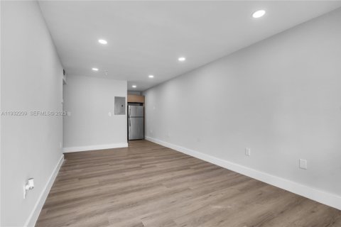 House in Miami, Florida 2 bedrooms, 65.03 sq.m. № 1990488 - photo 7