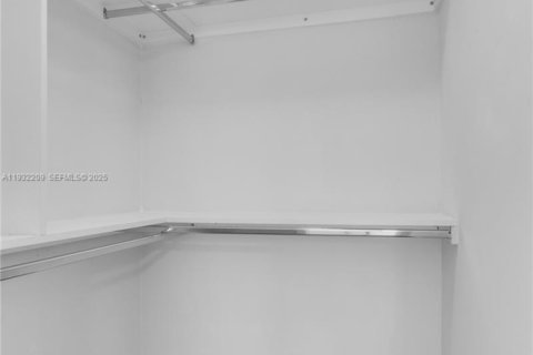 House in Miami, Florida 2 bedrooms, 65.03 sq.m. № 1990488 - photo 28