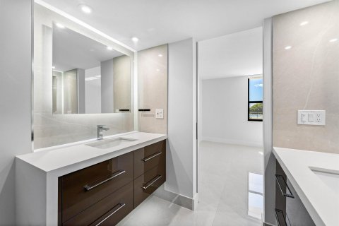 Condo in Riviera Beach, Florida, 2 bedrooms № 2088011 - photo 17