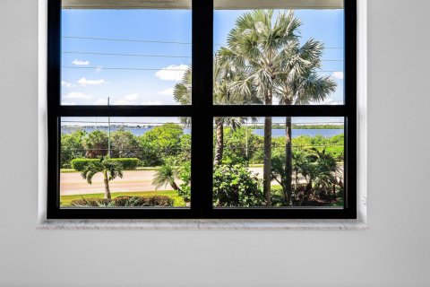 Condo in Riviera Beach, Florida, 2 bedrooms № 2088011 - photo 20