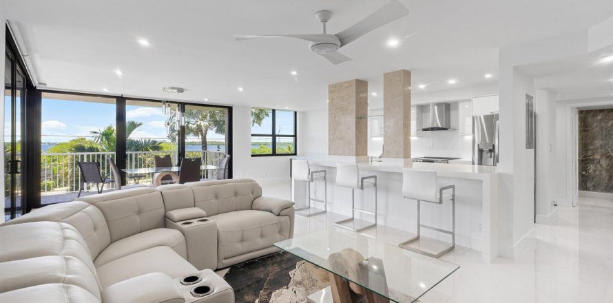 Condo in Riviera Beach, Florida, 2 bedrooms № 2088011
