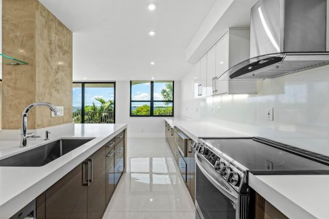 Condo in Riviera Beach, Florida, 2 bedrooms № 2088011 - photo 4