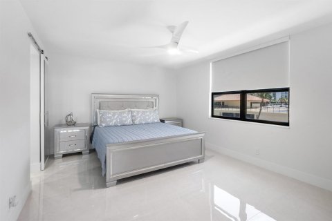 Condo in Riviera Beach, Florida, 2 bedrooms № 2088011 - photo 12
