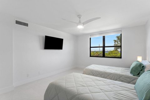 Condo in Riviera Beach, Florida, 2 bedrooms № 2088011 - photo 19