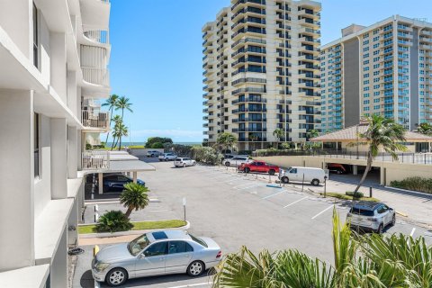 Condo in Riviera Beach, Florida, 2 bedrooms № 2088011 - photo 27