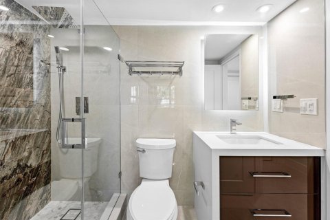 Condo in Riviera Beach, Florida, 2 bedrooms № 2088011 - photo 23