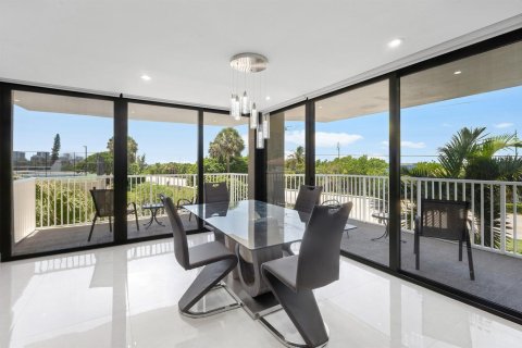 Condo in Riviera Beach, Florida, 2 bedrooms № 2088011 - photo 8