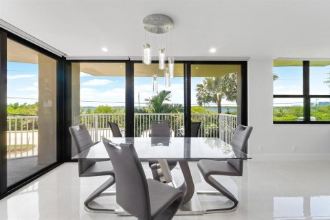 Condo in Riviera Beach, Florida, 2 bedrooms № 2088011 - photo 7