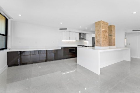 Condo in Riviera Beach, Florida, 2 bedrooms № 2088011 - photo 5