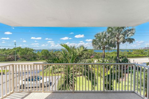 Condo in Riviera Beach, Florida, 2 bedrooms № 2088011 - photo 24