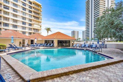 Condo in Riviera Beach, Florida, 2 bedrooms № 2088011 - photo 30