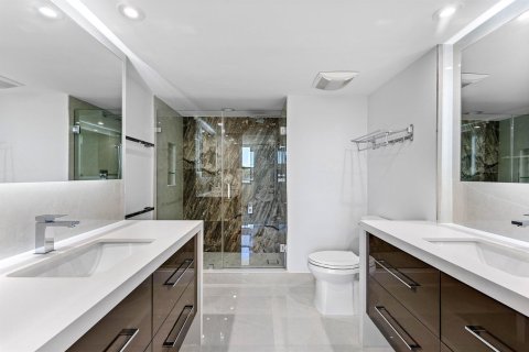 Condo in Riviera Beach, Florida, 2 bedrooms № 2088011 - photo 15