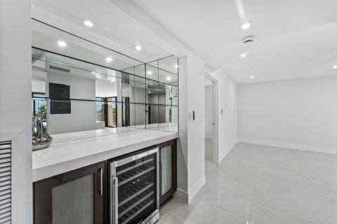 Condo in Riviera Beach, Florida, 2 bedrooms № 2088011 - photo 3